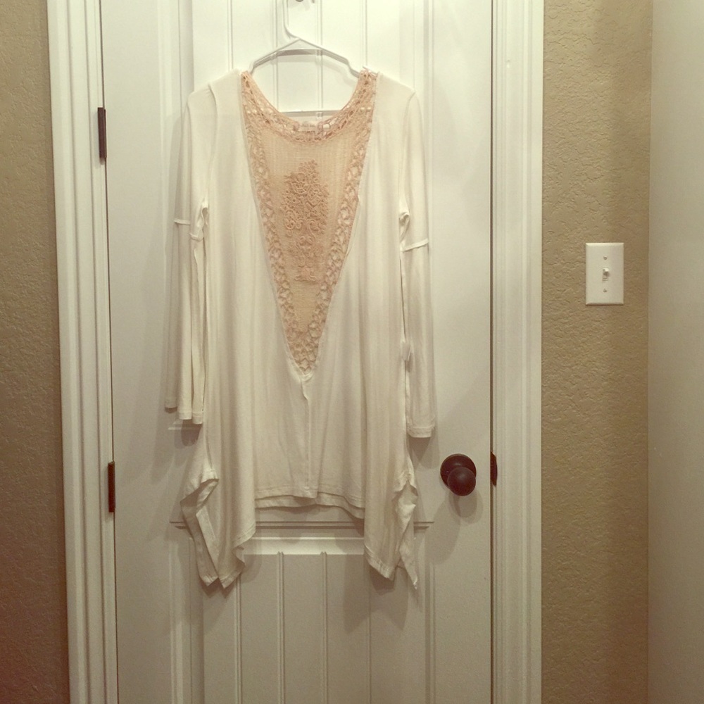 Altard state ivory tunic with appliqué lace