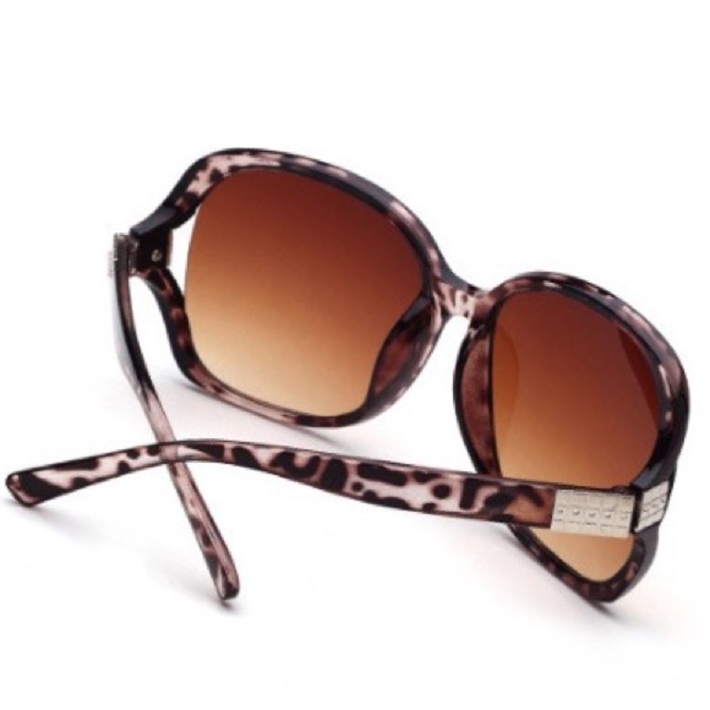 Women Leopard Print Sunglasses with Rhinestone - Picture 3 of 4