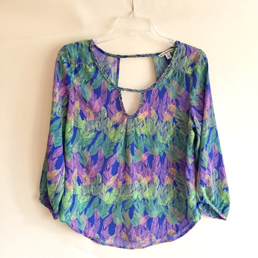 Pretty blue Blouse with feather pattern .