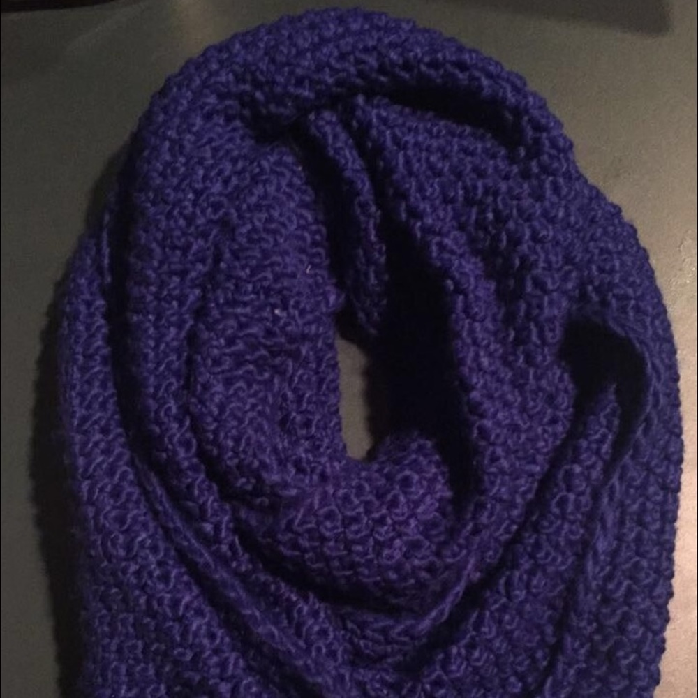 Blue KNIT infinity scarf❄️