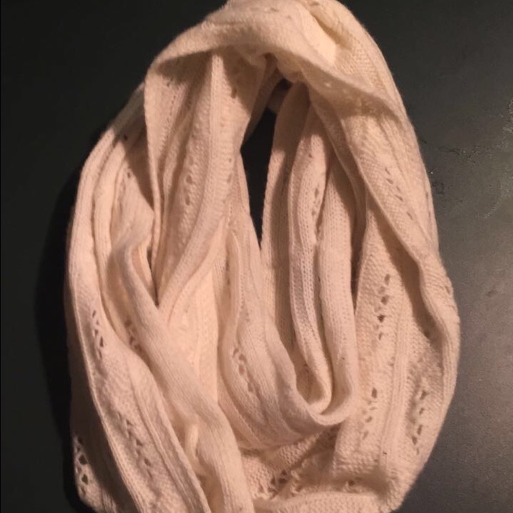 White knit INFINITY scarf 😋