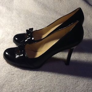 Black patent bow front Kate spade pumps