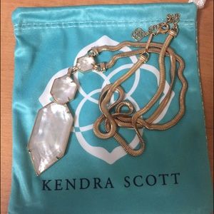Kendra Scott Wyatt Necklace in Ivory Pearl