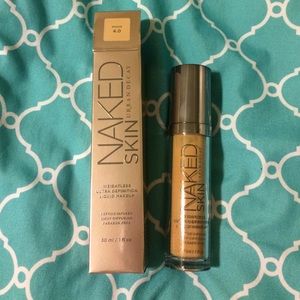 UD Naked 4.0 Foundation NWT❗️