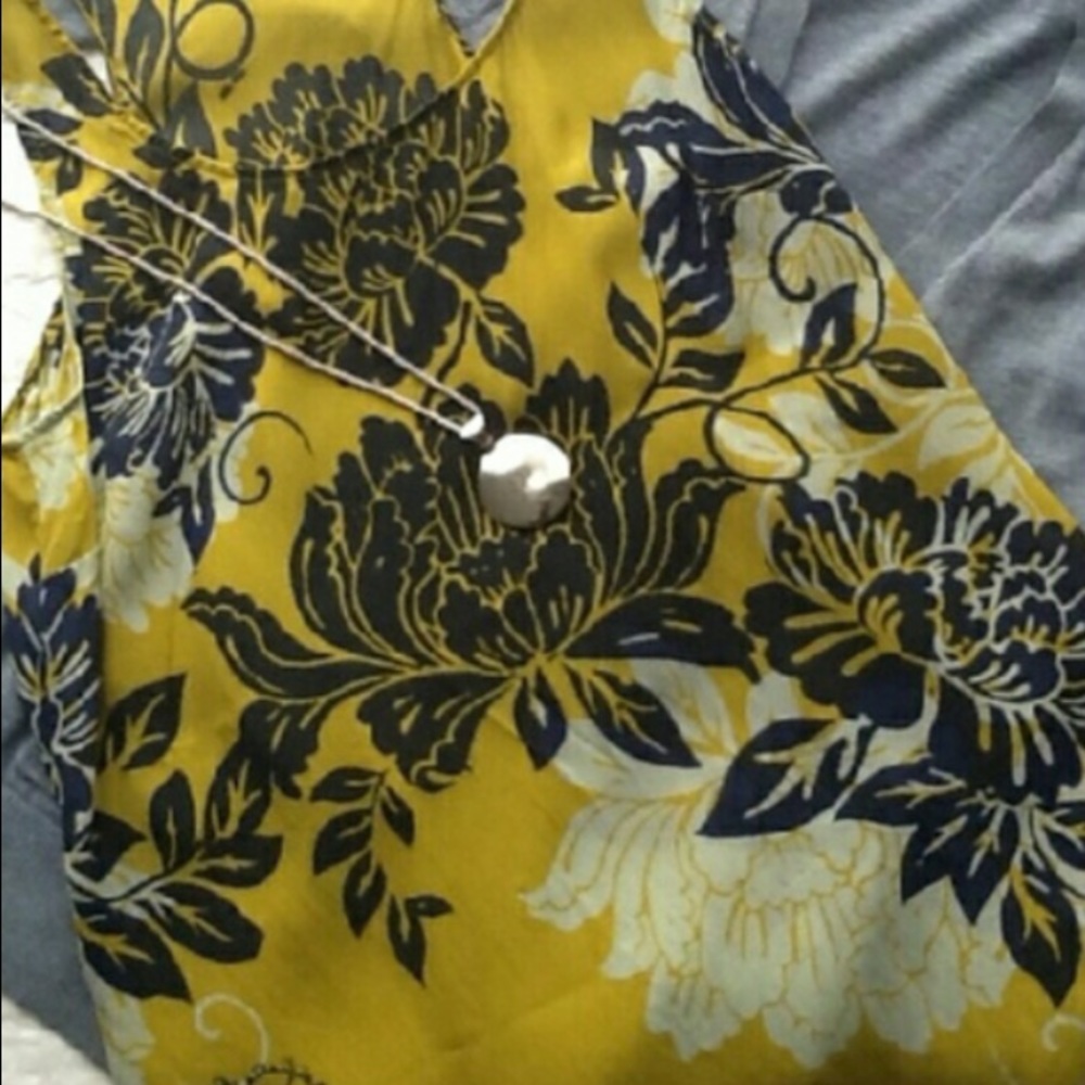 NWOT Cabi floral top