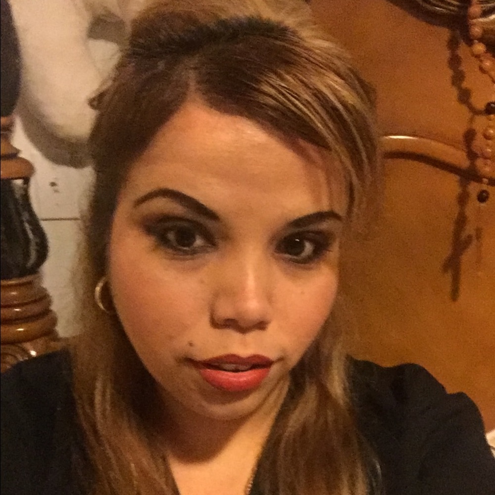 Meet your Posher, Esmelda