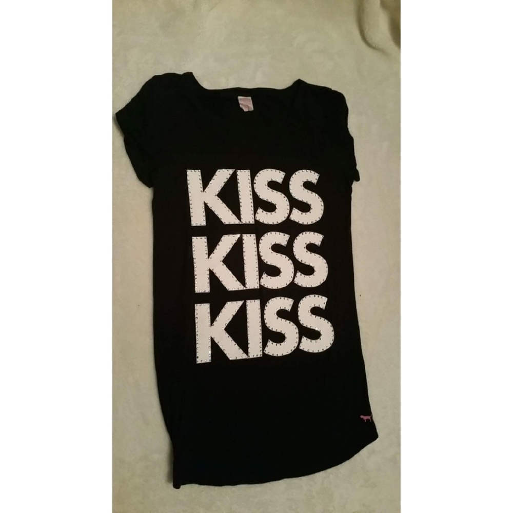 VS Pink Kiss Shirt!