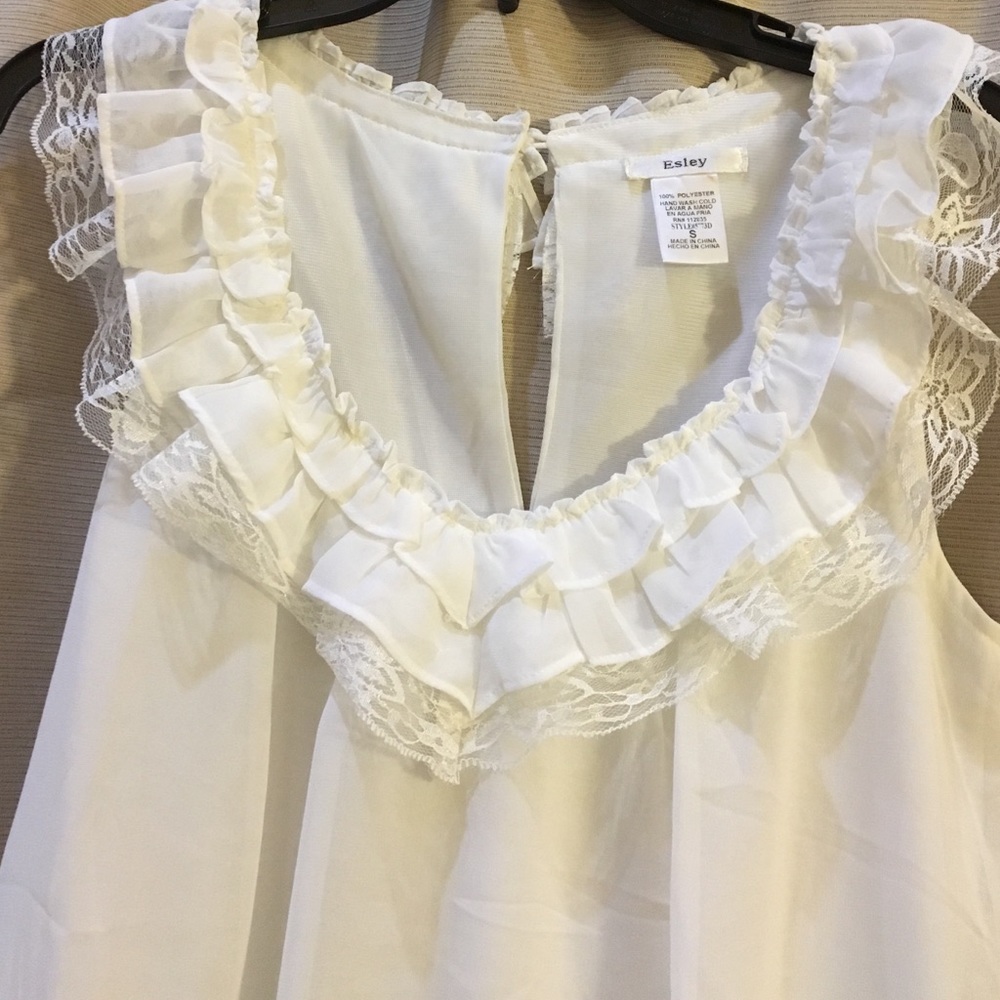 MAKE AN OFFER‼️ESLEY Peasant style Blouse Size S - Picture 2 of 3