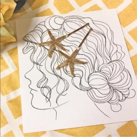 🚨1 left!🚨Gold Starfish Hair Pins - Picture 1 of 3
