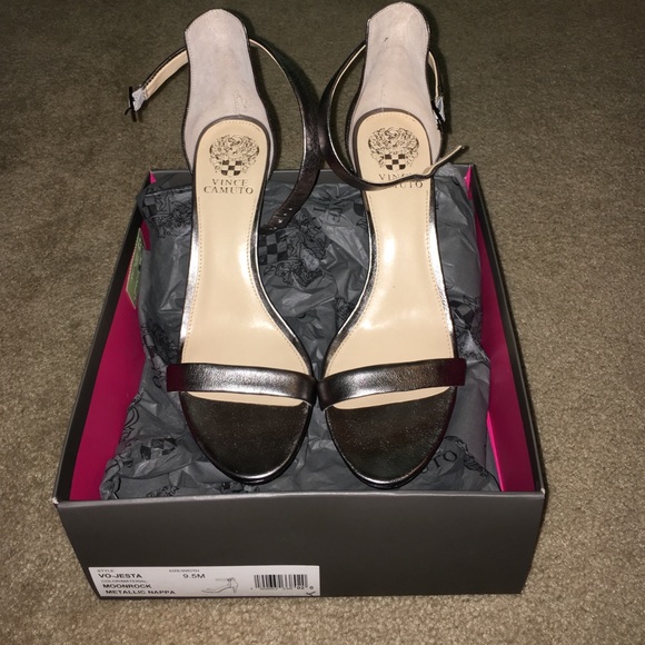 💥NWT💥Vince Camuto Jesta-Mettallic Nappa sz 9.5 - Picture 2 of 3