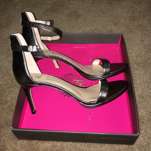 💥NWT💥Vince Camuto Jesta-Mettallic Nappa sz 9.5 - Picture 1 of 3