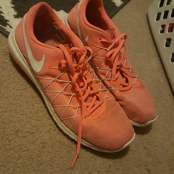 Nike shoes - Picture 1 of 2