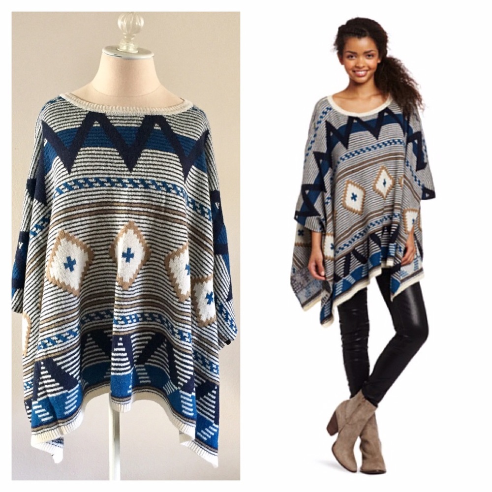BB Dakota Dupree Blue Print Poncho