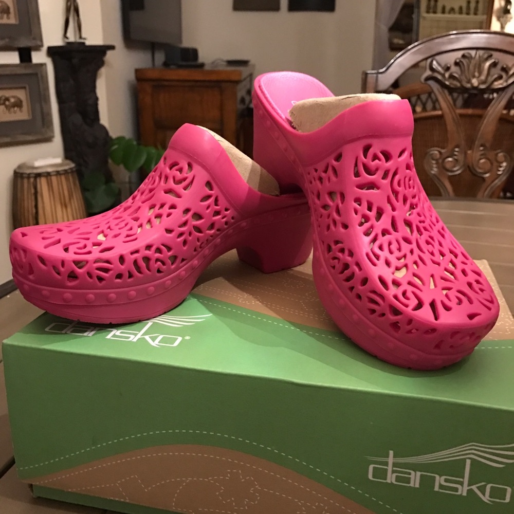 DANSKO PIPPA MOLDED MAGENTA CLOG SHOE