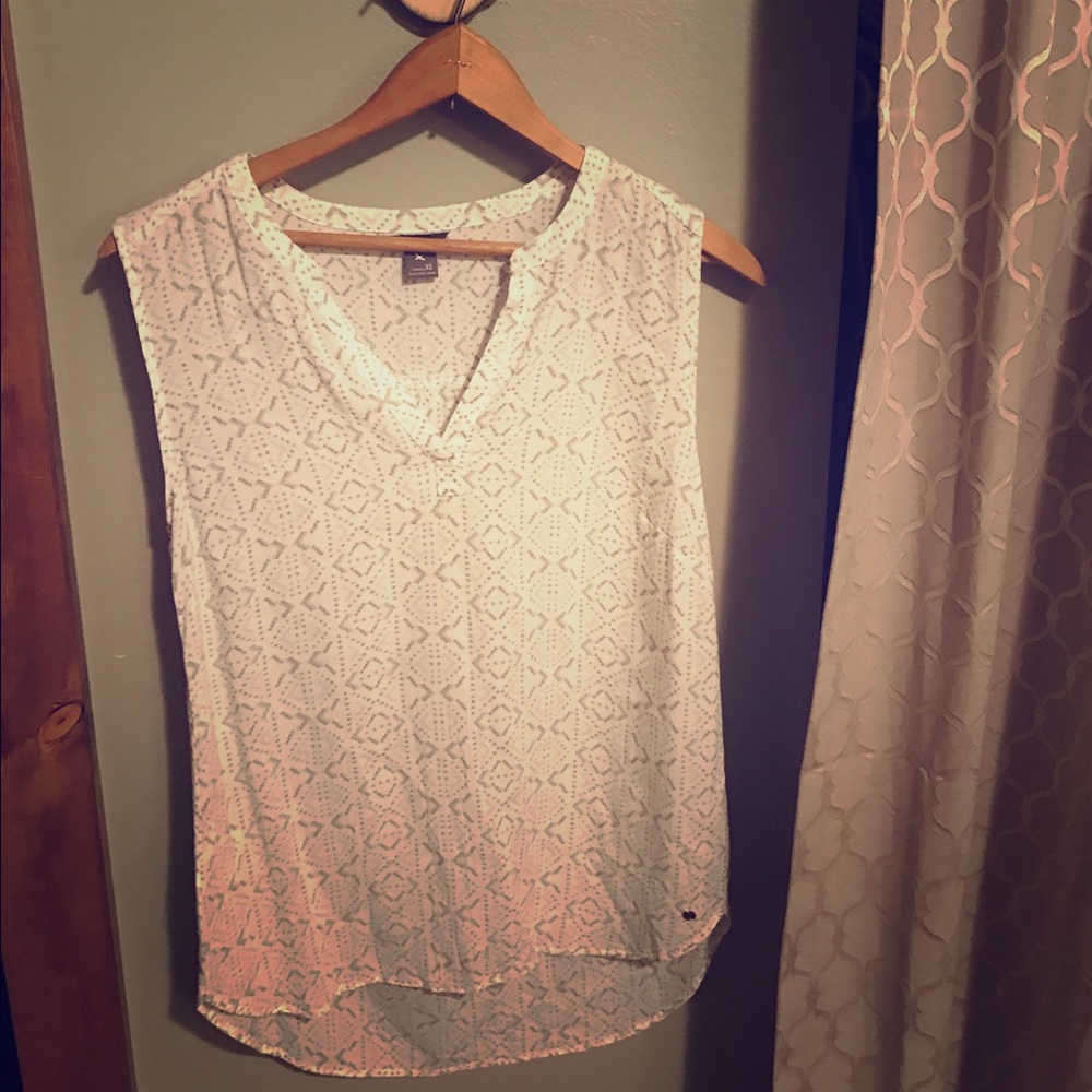 Eddie Bauer lightweight sleeveless blouse