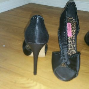 Bets Johnson Satin stiletto