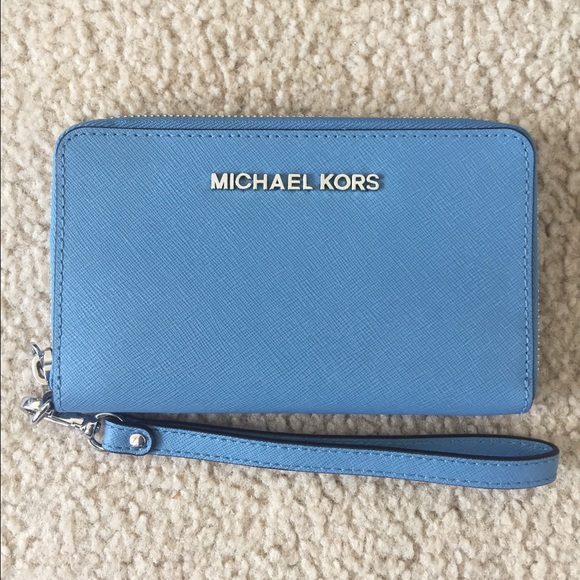 Michael Kors Handbags - Michael Kors wristlet NWOT