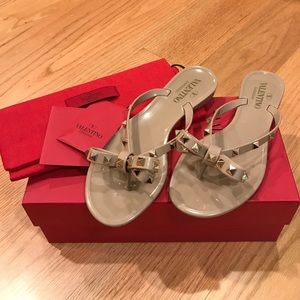 Valentino Rockstud Jelly Thong Sandals-Blush