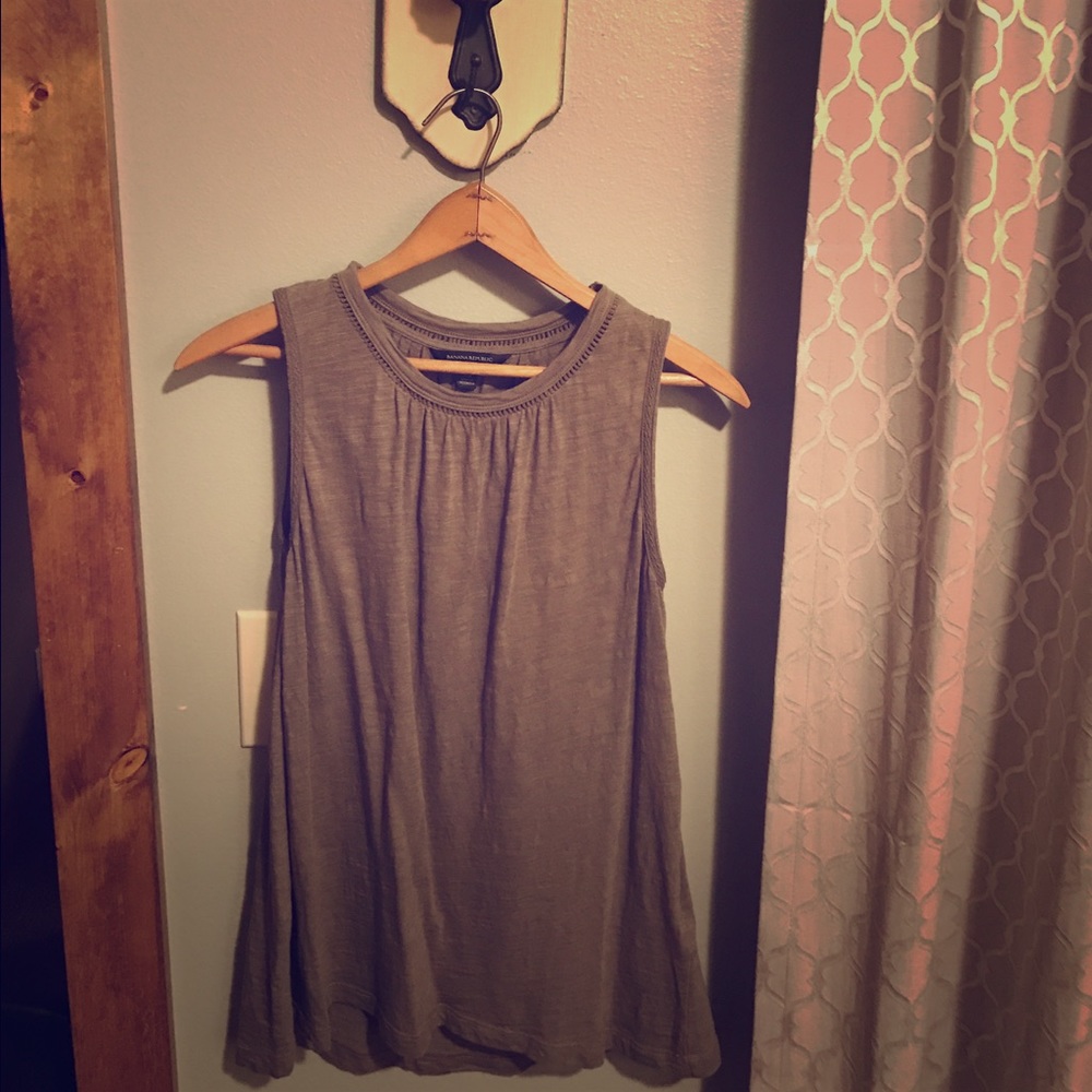Banana Republic sleeveless cotton t-shirt