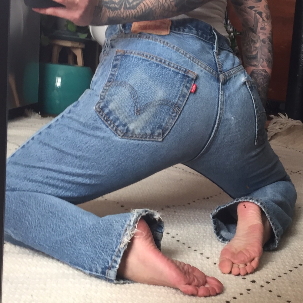 VINTAGE LEVIS COMING TOMORROW!!!❤️
