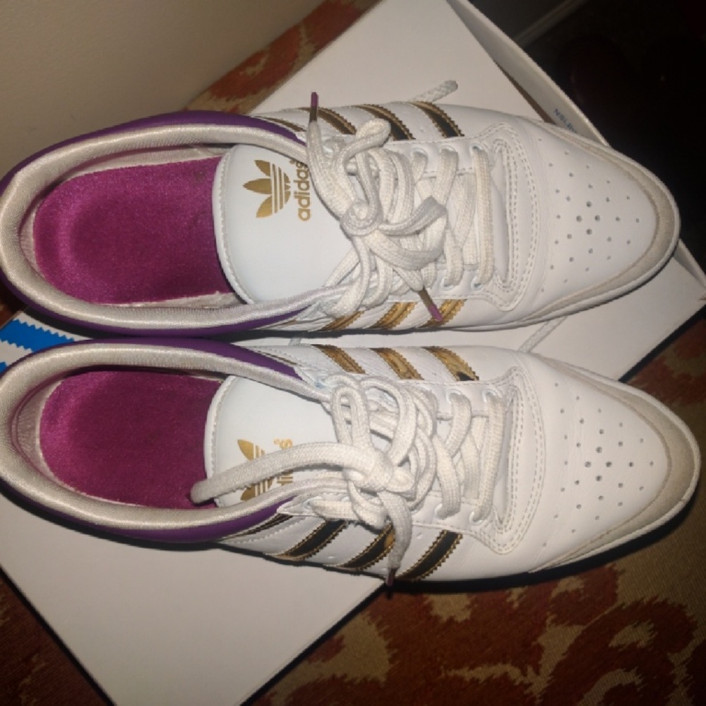 **SOLD** Adidas - Picture 3 of 4