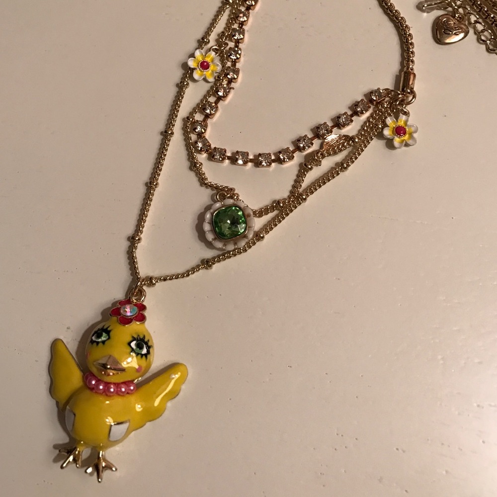 Betsey Johnson chick necklace 💛