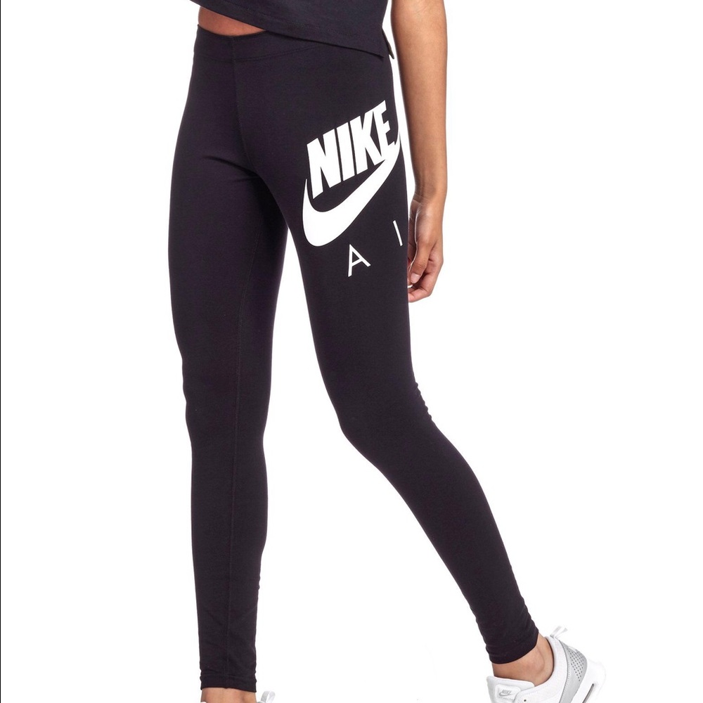 NWOT NIKE DRI FIT BLACK LEGGINGS
