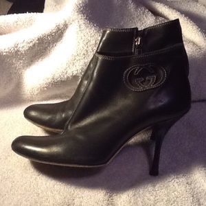 Gucci black leather size 8 Booties