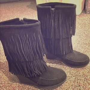 Minnetonka wedge fringe boots