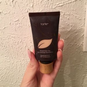 Tarte clay foundation in fairly light beige