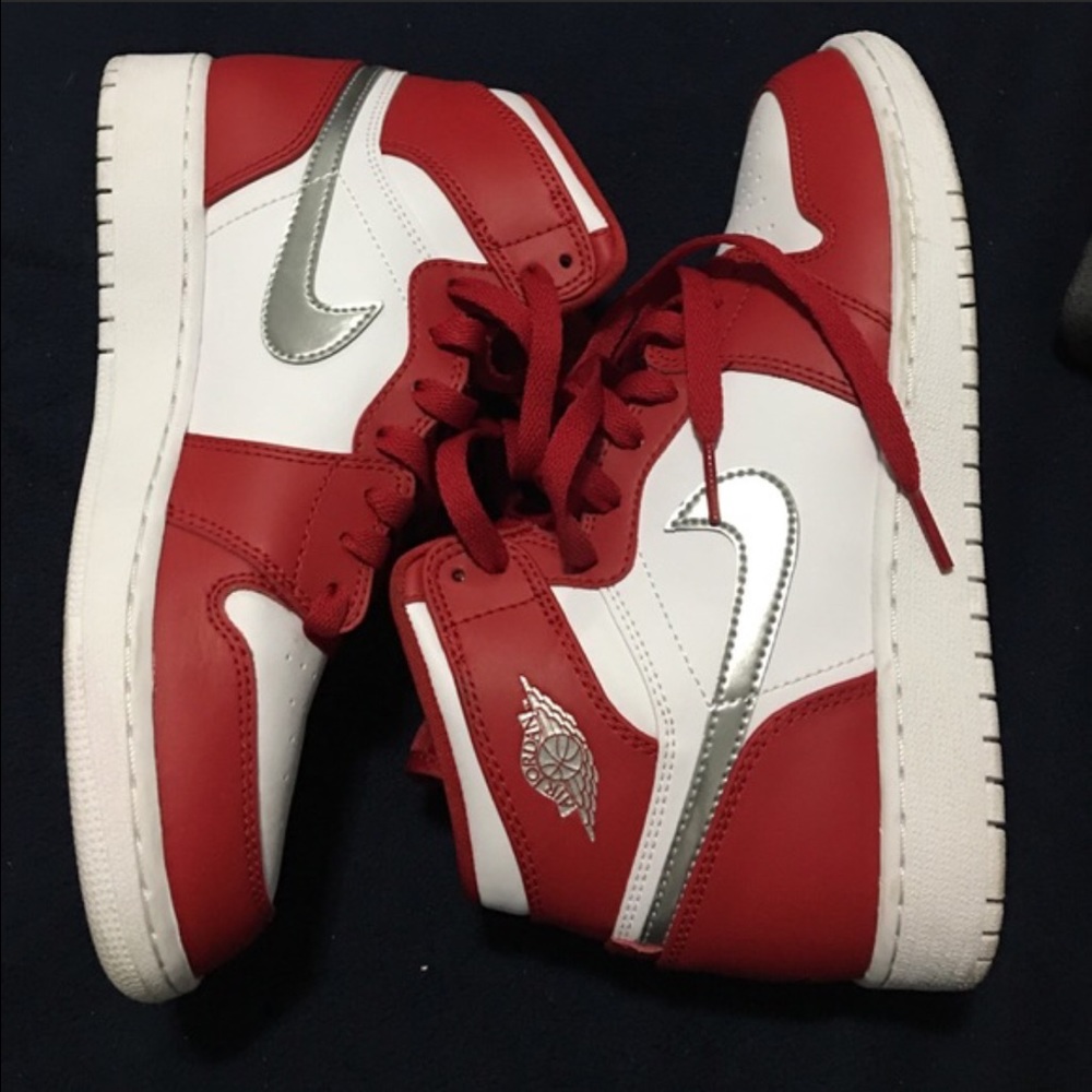 Air Jordan Retro High Red/Metallic/Silver