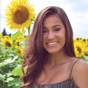 Meet your Posher, Olivia