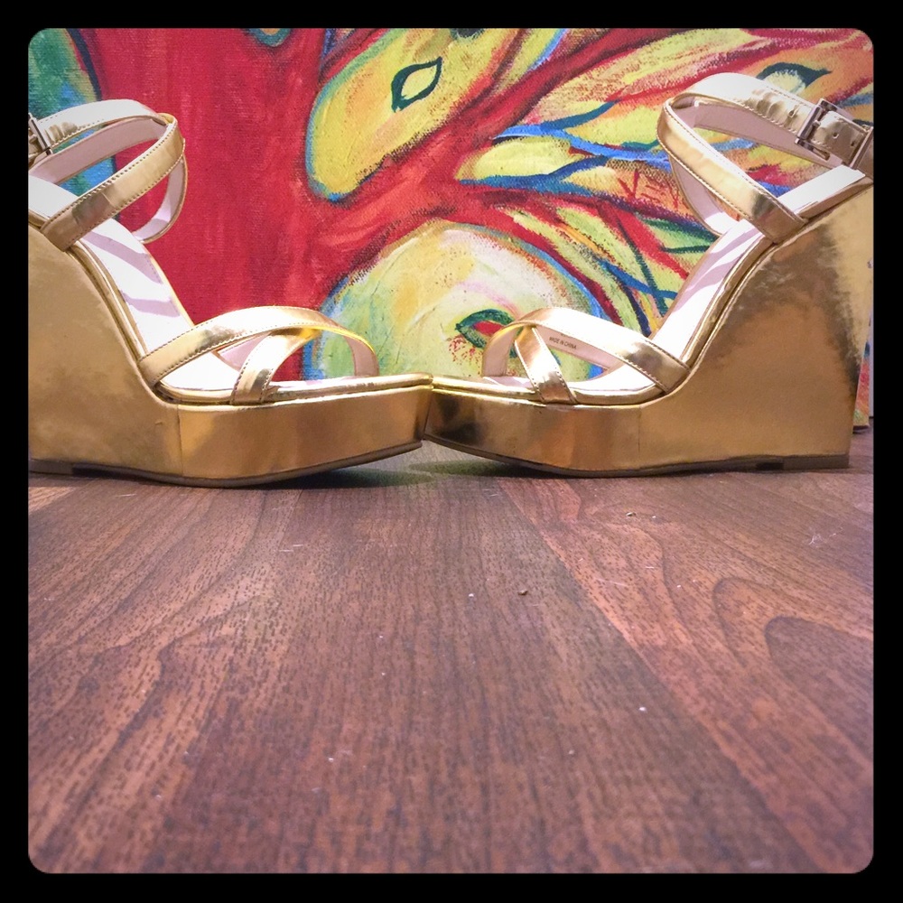 Pelle Moda Gold Platform Wedges, 8.5