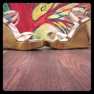 Pelle Moda Gold Platform Wedges, 8.5