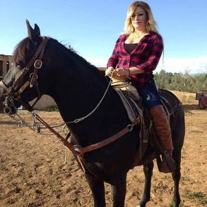 Meet your Posher, Alma