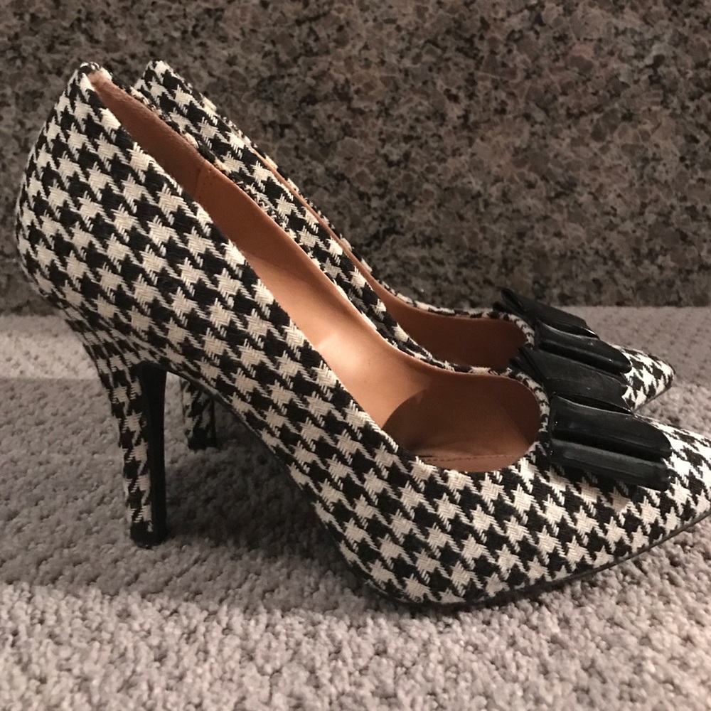 Cute printed heels!