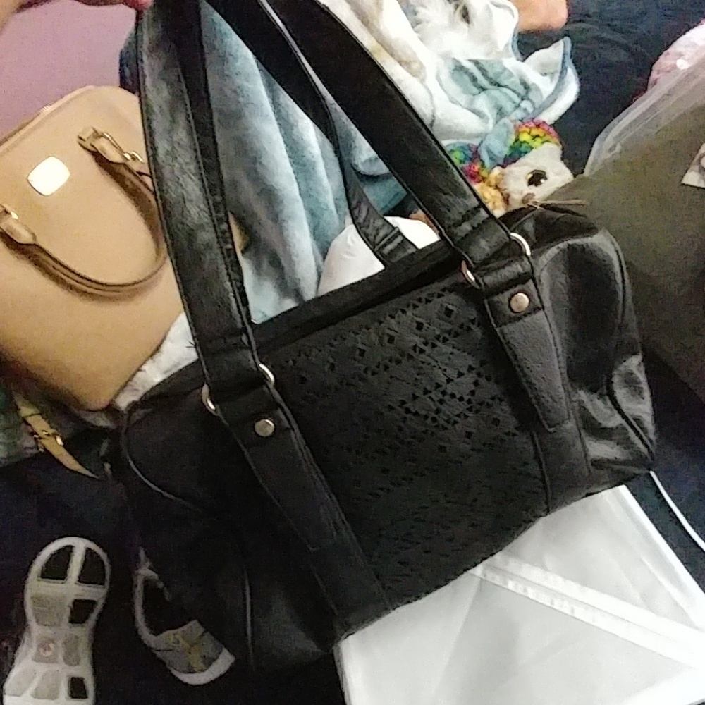 Black shoulder bag