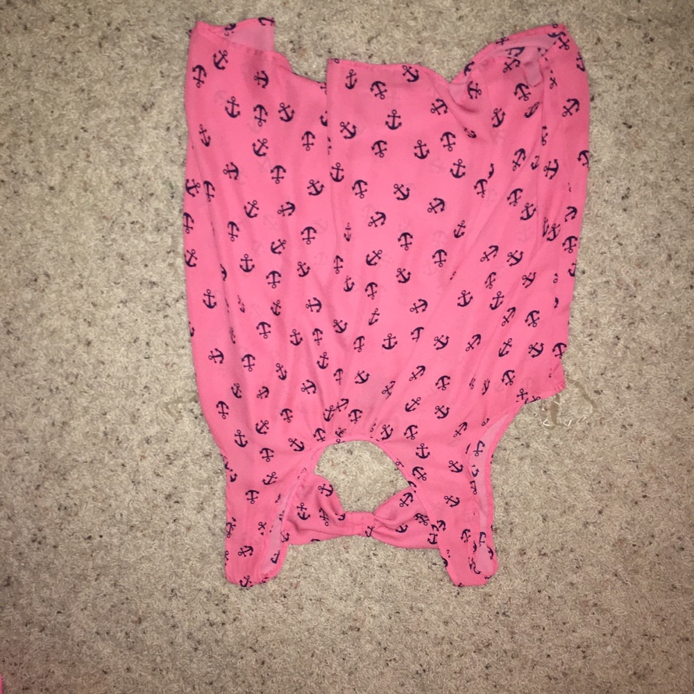 Pink tank top w blue anchors w a bow back. Size XL