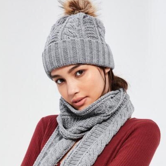 ⬇️Nip/Missguided UK/Grey CableKnit Pom Hat/Scarf main image 4