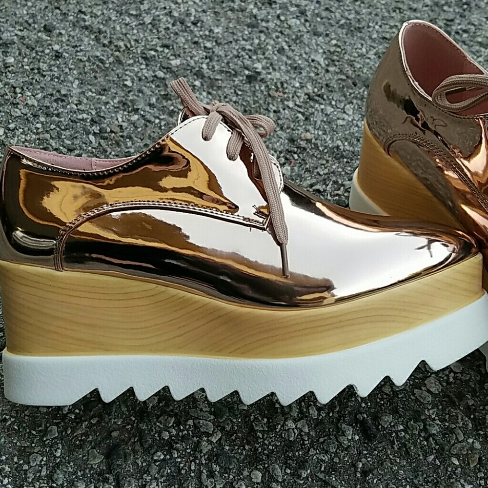 <------------METALLIC ROSE GOLD  OXNARD PLATFORM - Picture 3 of 8