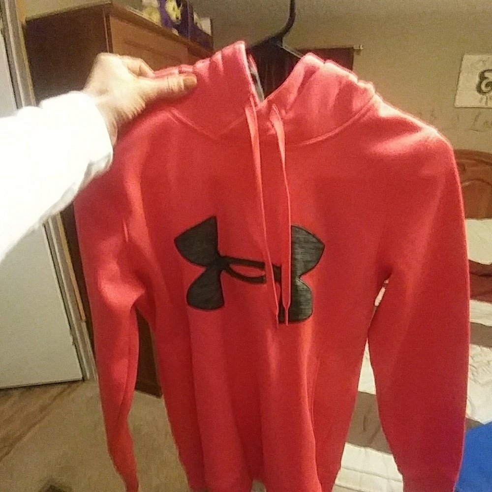 Under Armour sweat shirt