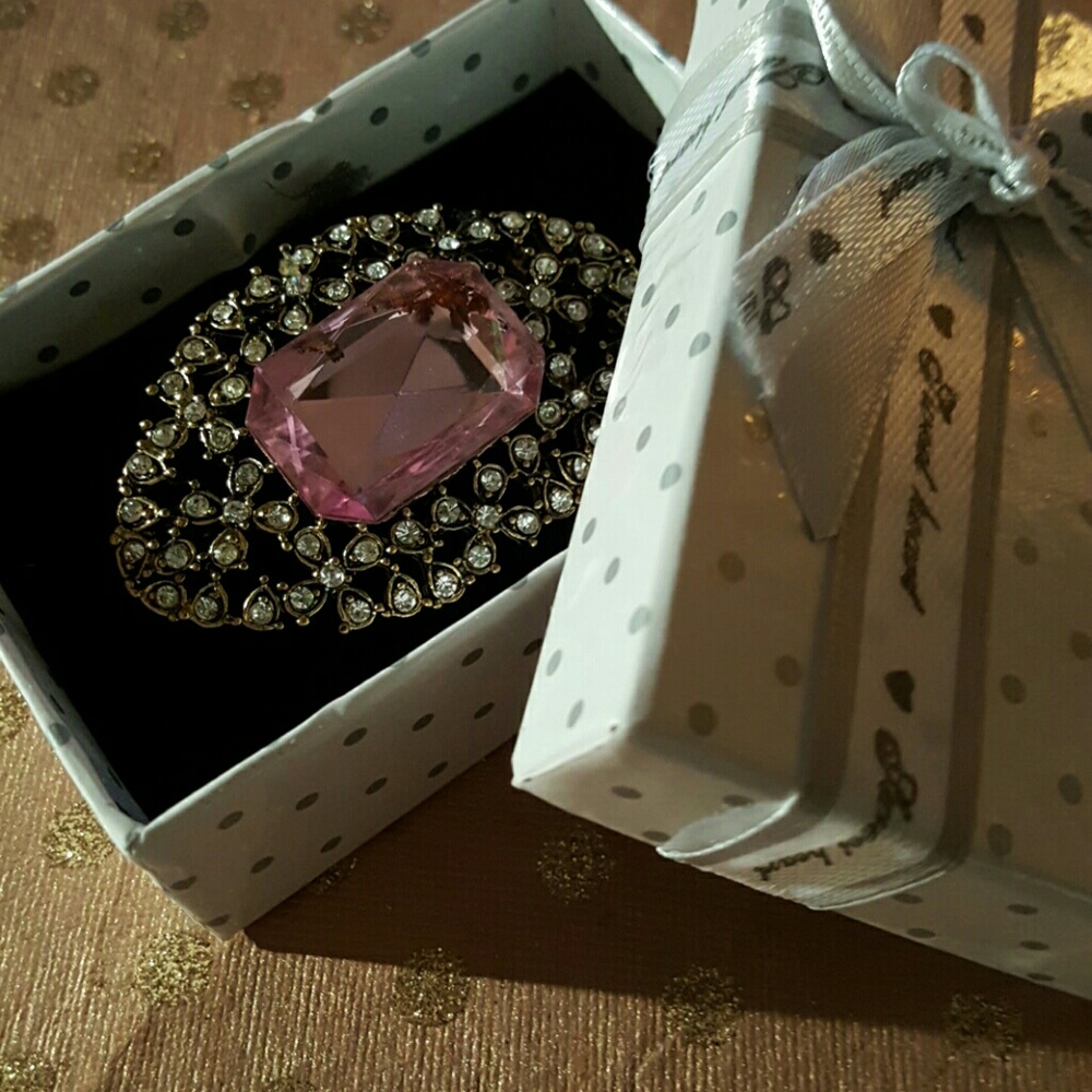 Chunky Artesian Rhinstine Crystal Brooch