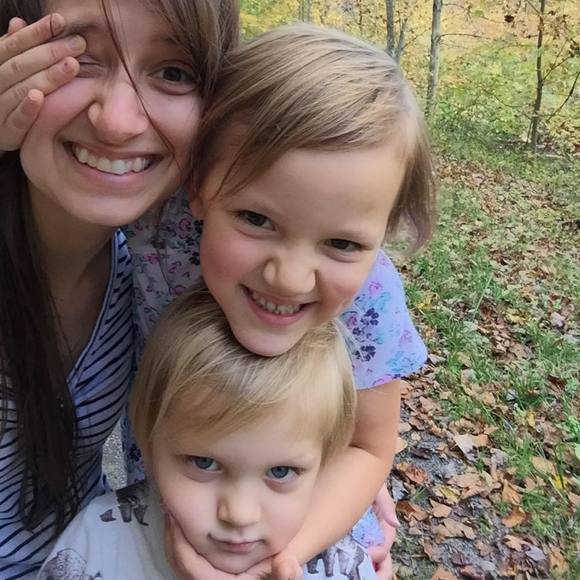 Meet your Posher, Courtney - Picture 1 of 1