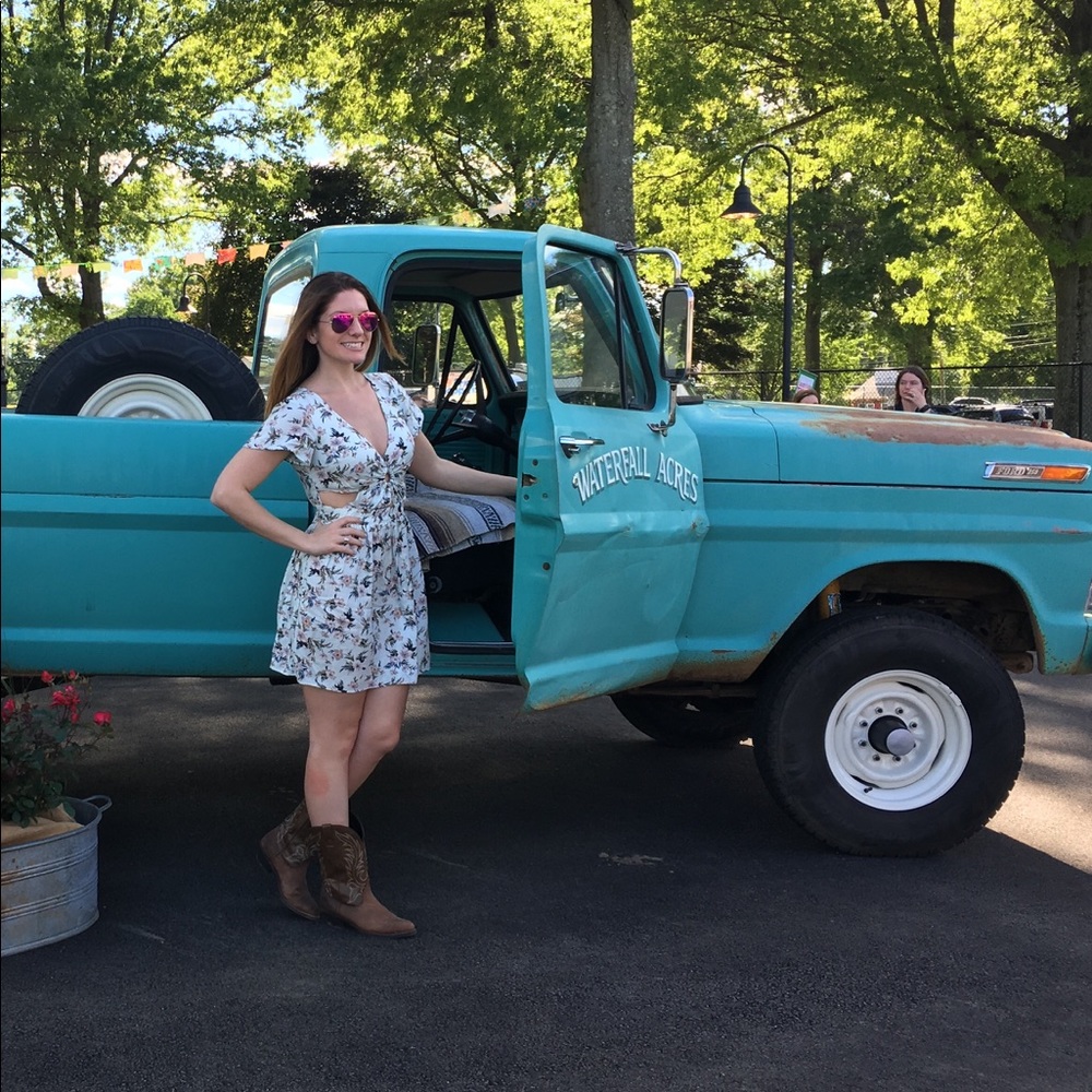 Meet your Posher, Adrienne