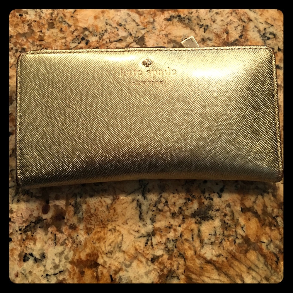 Kate Spade Wallet 💯 authentic!!