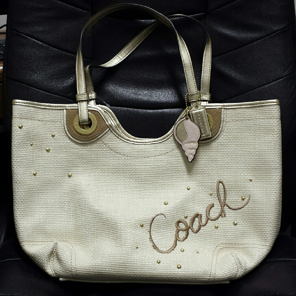 NWT Coach straw tote with shell hangtags Beach Bag