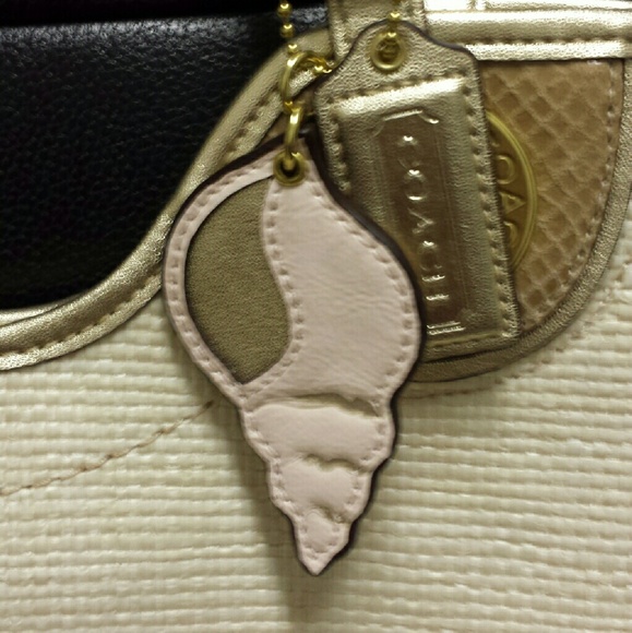 NWT Coach straw tote with shell hangtags Beach Bag - Picture 2 of 8