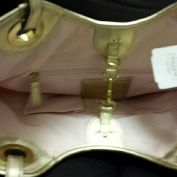 NWT Coach straw tote with shell hangtags Beach Bag - Picture 4 of 8