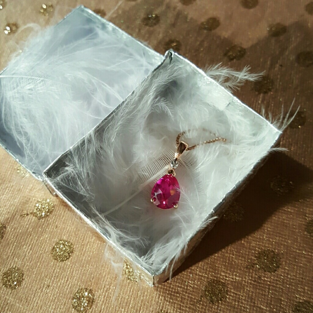 RUBY RED GARNET STONE & DIAMOND CHIP. NECKLACE