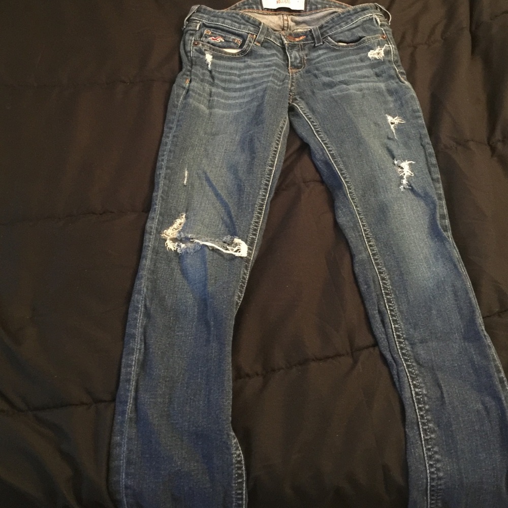 🌟Hollister ripped skinny jeans🌟
